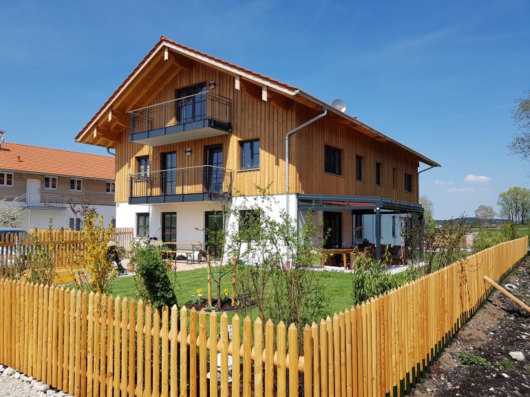Haus mit 4 Wohnungen und 1 Gewerbeeinheit